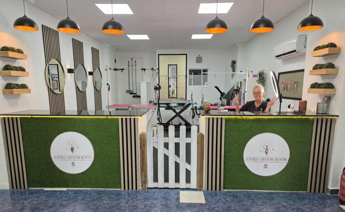Reception desk at Jodie's Groom Room, a professional dog grooming salon in San Fulgencio, Alicante